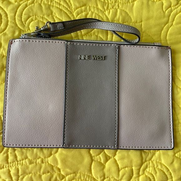 Nine West Handbags - Nine West Wristlet 